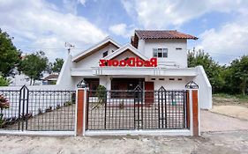 Reddoorz Near Eco Green Park Batu